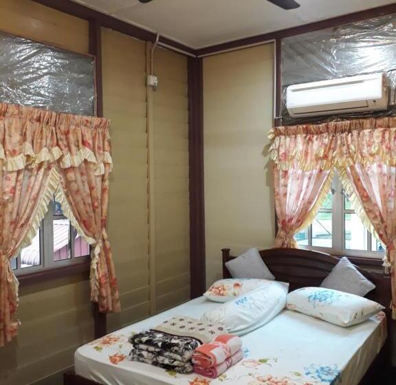 פנסיון Teratak Opah Kamunting