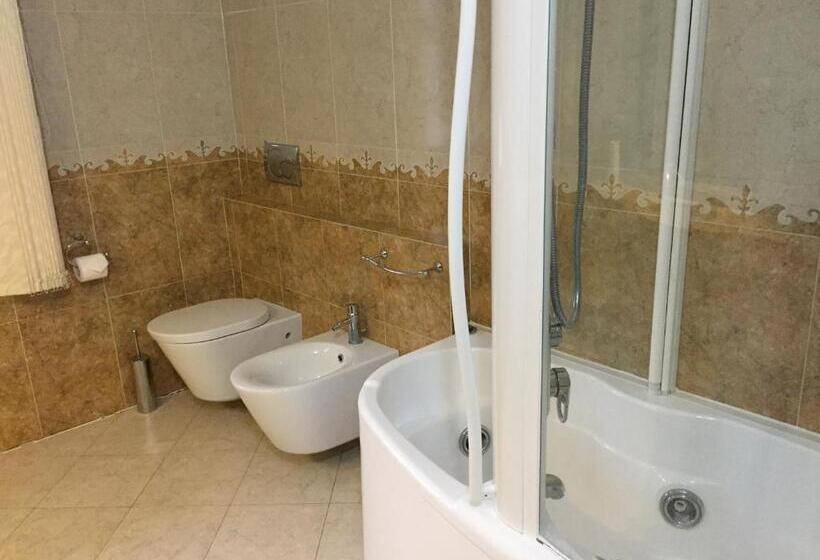 פנסיון Villa Althea