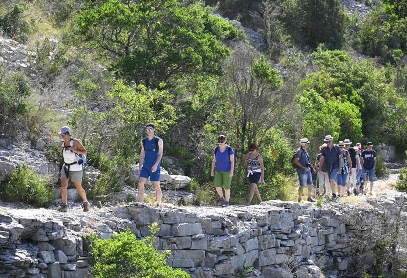 אתר נופש Domaine Du Roc Nantais