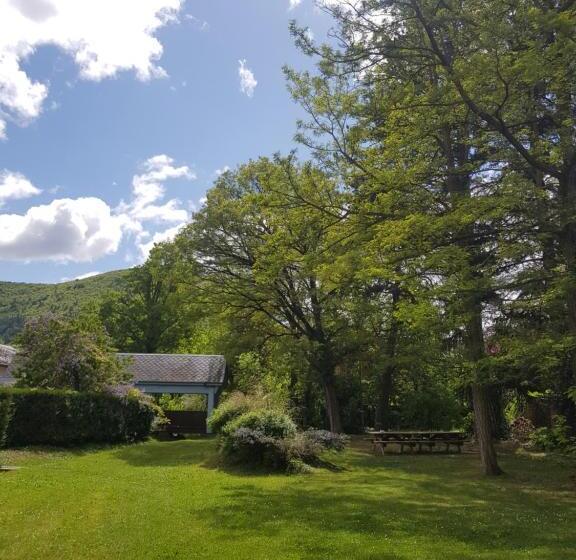 אתר נופש Domaine Du Roc Nantais