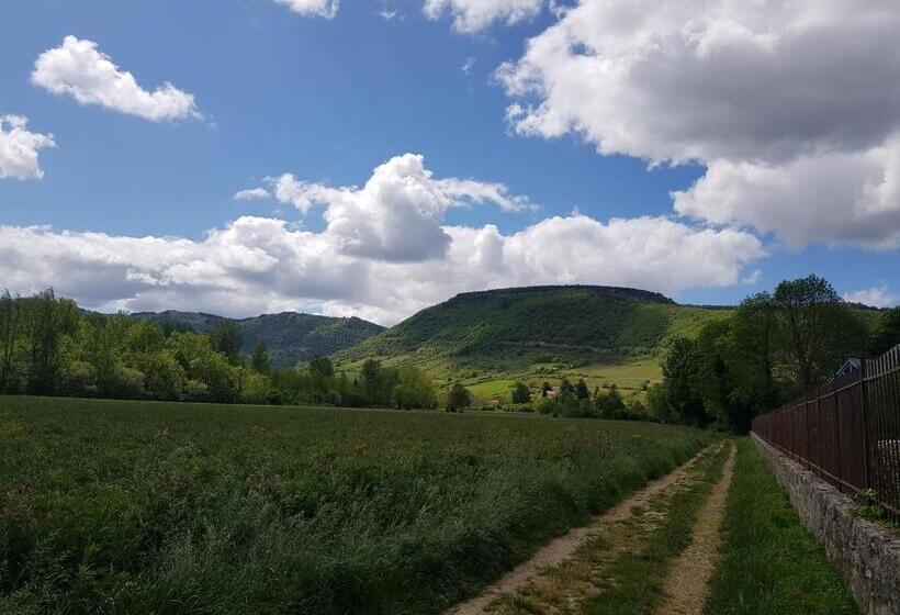 אתר נופש Domaine Du Roc Nantais