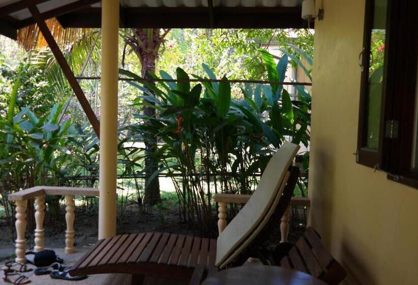 渡假胜地  Lake View Bungalows