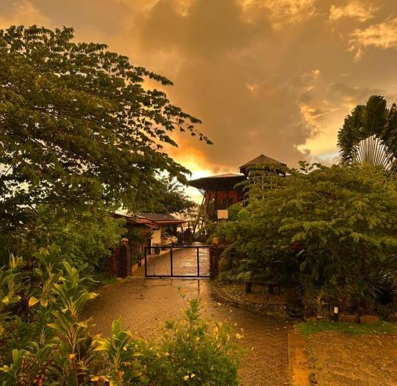 Sinurambi Bed & Breakfast   Mills Residence