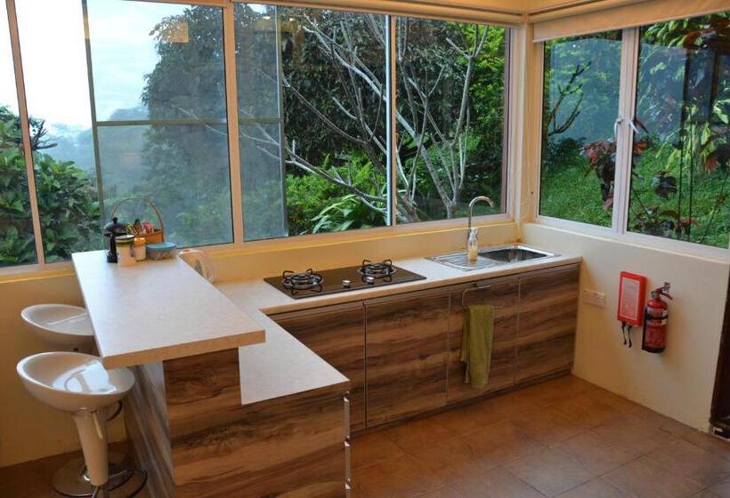 Sinurambi Bed & Breakfast   Mills Residence