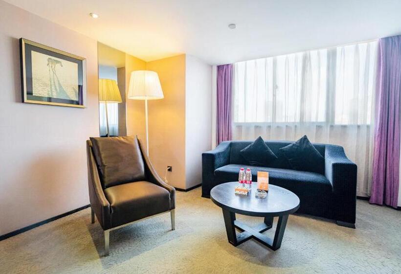 重庆江北观音桥高悦酒店地铁站店