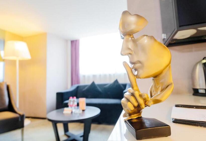 重庆江北观音桥高悦酒店地铁站店