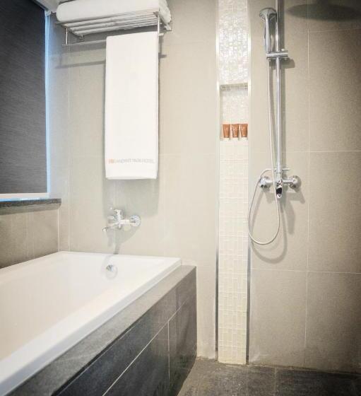 重庆江北观音桥高悦酒店地铁站店