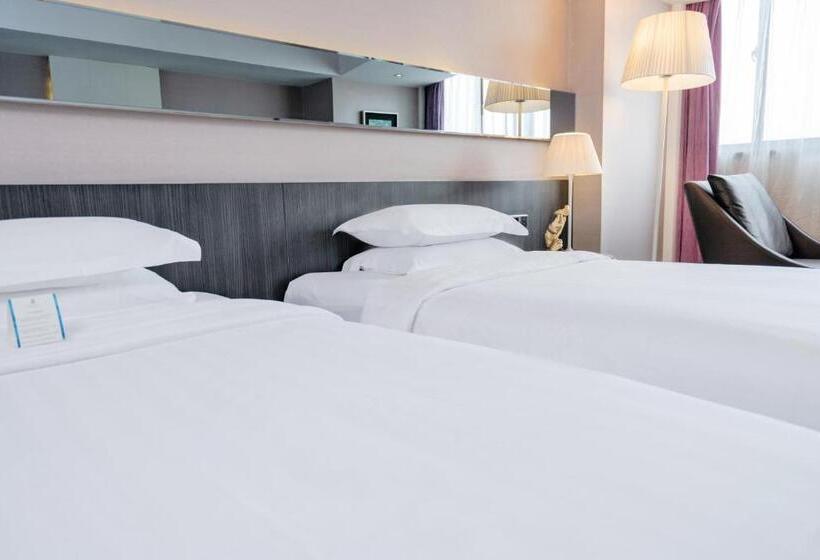 重庆江北观音桥高悦酒店地铁站店