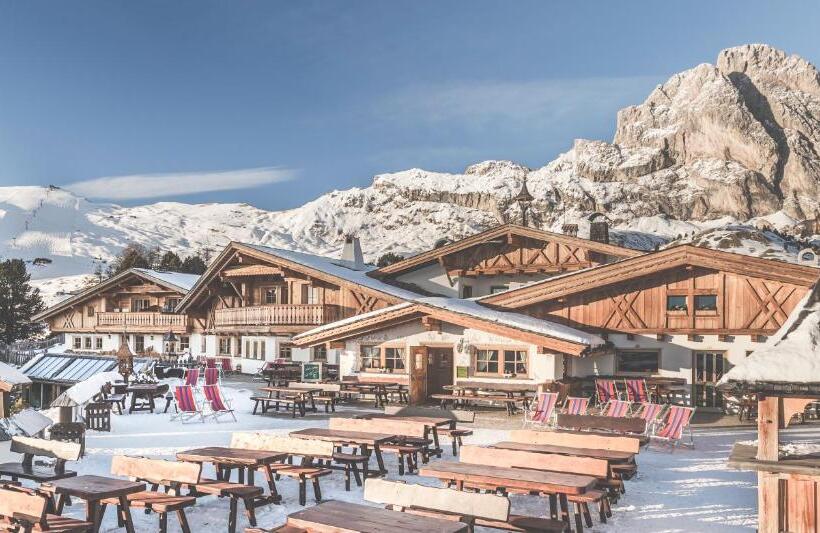Almhotel Col Raiser