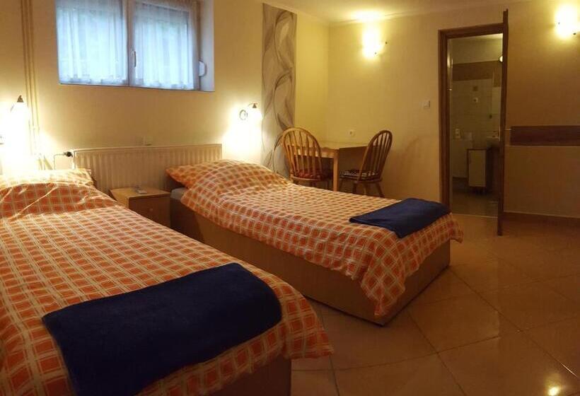 住宿加早餐  Hársfavirág Vendégház