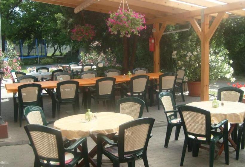 住宿加早餐  Hársfavirág Vendégház