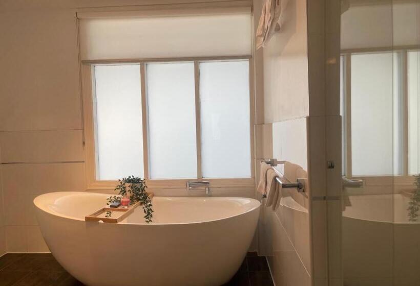 تختخواب و صبحانه Pirathon Country Estate