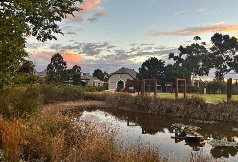 تختخواب و صبحانه Pirathon Country Estate