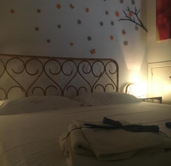 تختخواب و صبحانه Sole E Girasoli