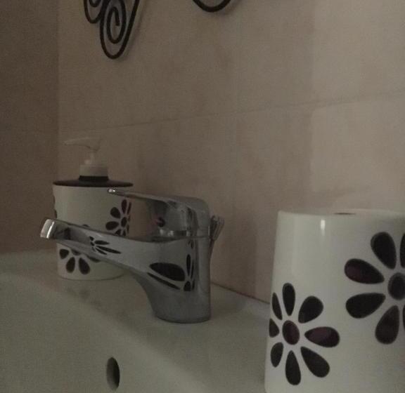 تختخواب و صبحانه Sole E Girasoli