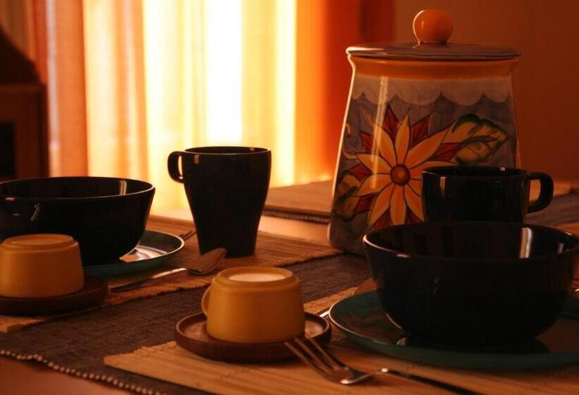 تختخواب و صبحانه Sole E Girasoli