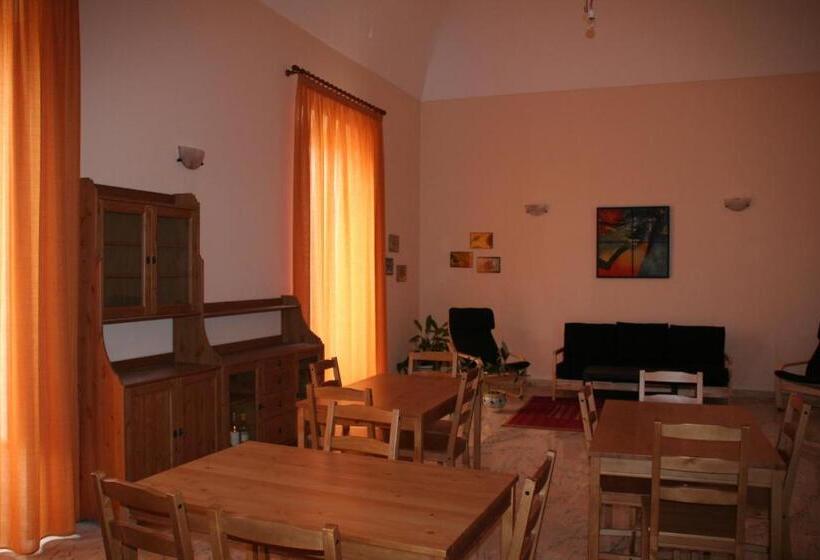 تختخواب و صبحانه Sole E Girasoli