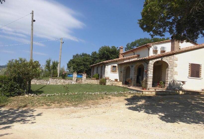 هتل Agriturismo La Castellina