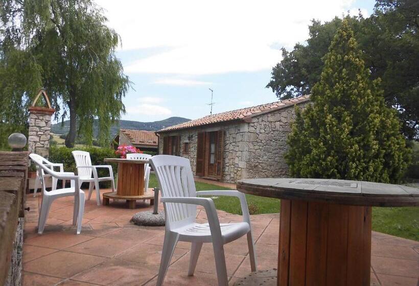 هتل Agriturismo La Castellina