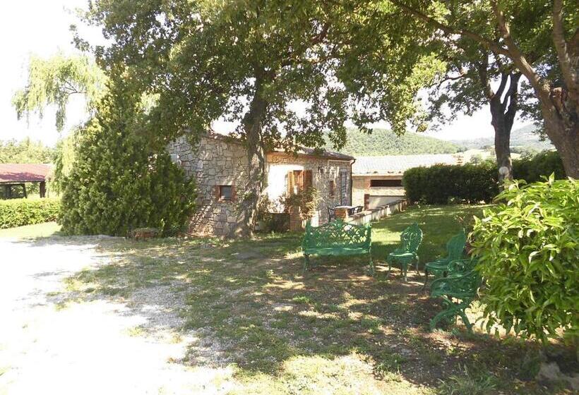 هتل Agriturismo La Castellina