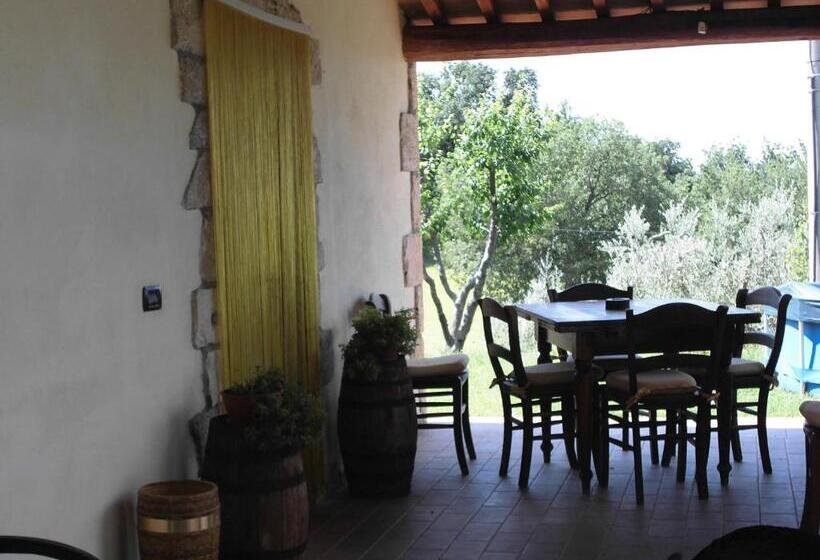 هتل Agriturismo La Castellina