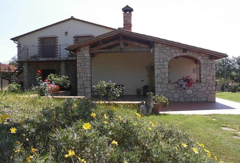 هتل Agriturismo La Castellina