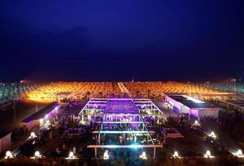 ホテル Atene Albergo Riccione