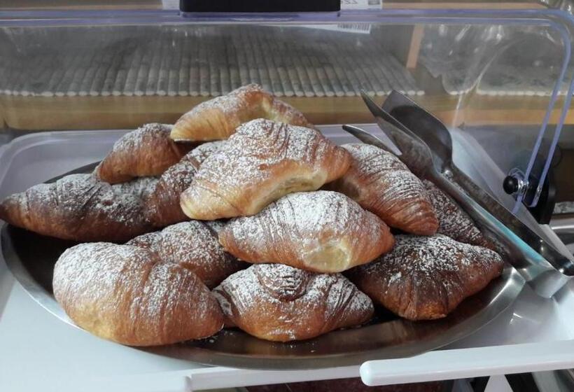 ホテル Atene Albergo Riccione