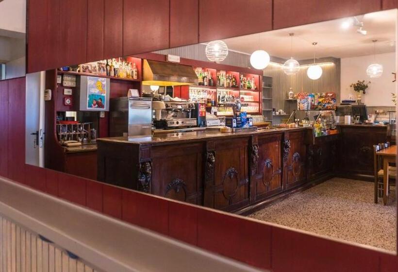 호텔 Ristorante Albergo Al Donatore