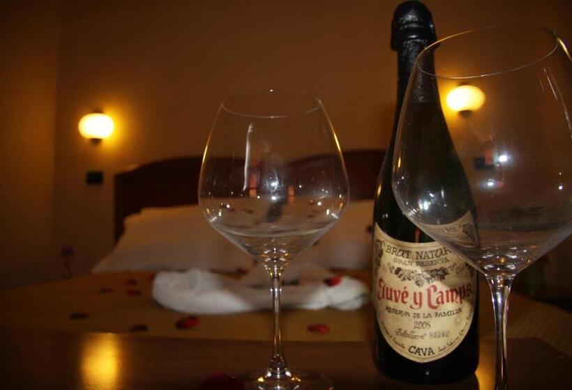 בית מלון כפרי Ristorante Montuori