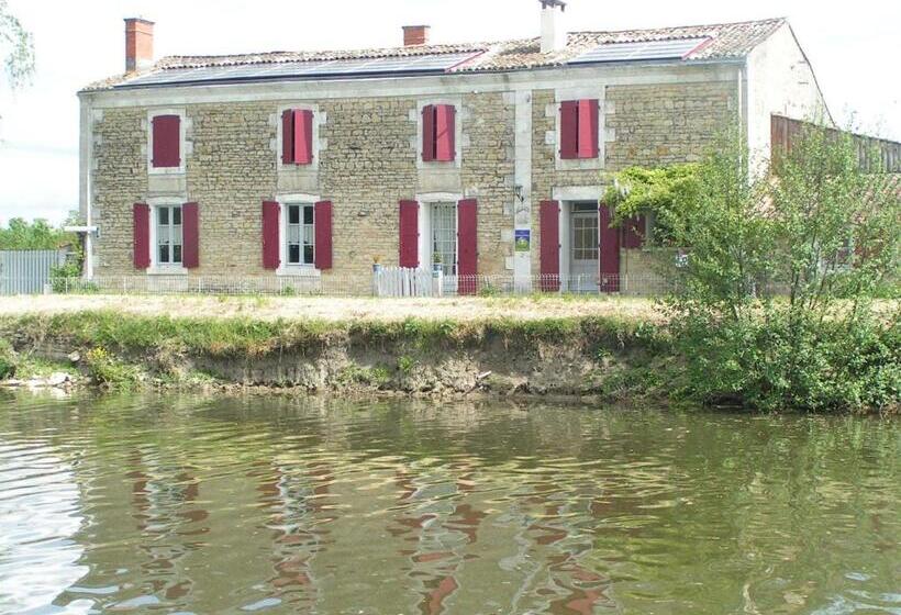 بنسيون Au Bord De Sèvre