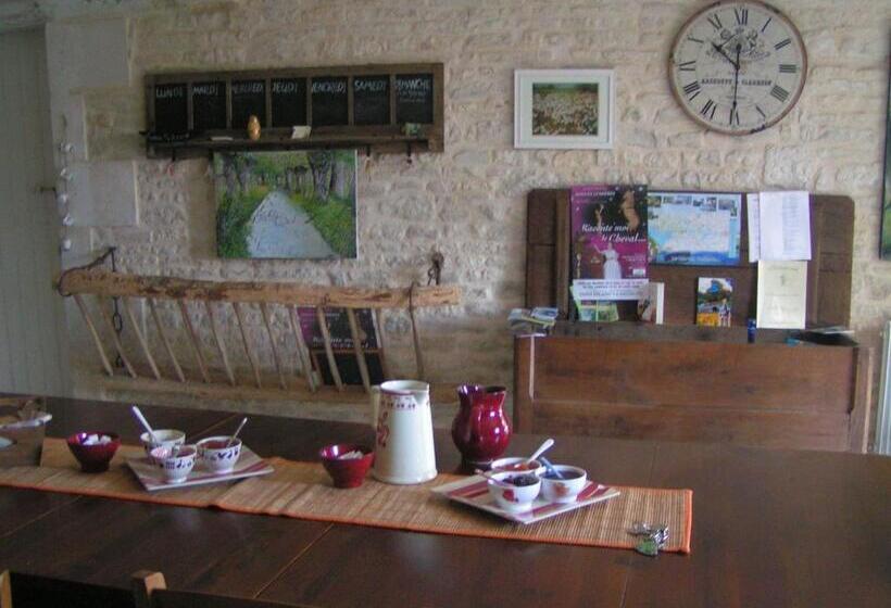 بنسيون Au Bord De Sèvre