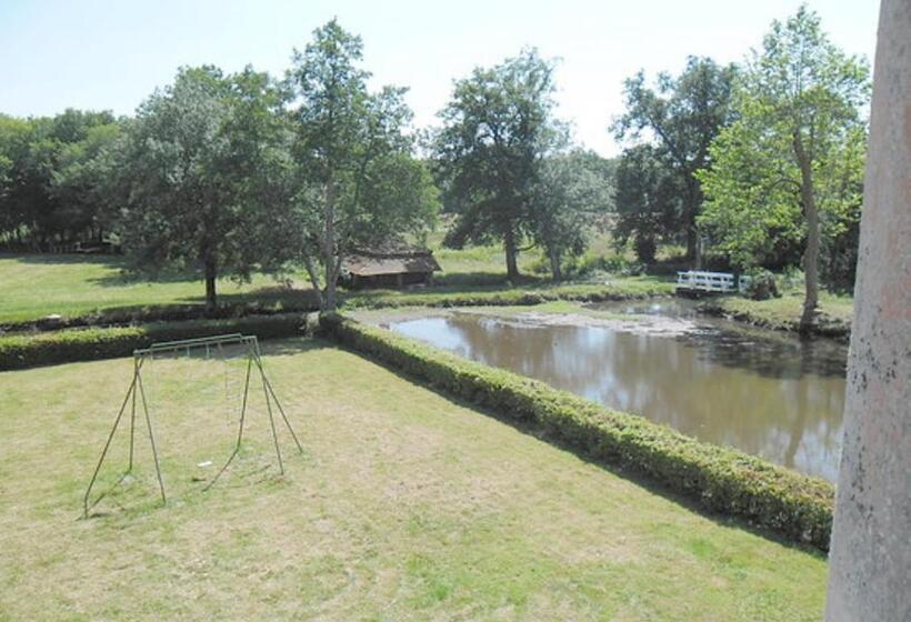 بنسيون Château De Souesmes