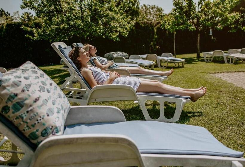 ペンション Kék Vendégház Family Resort