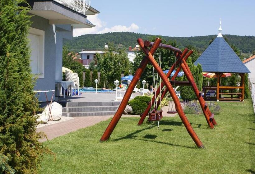 ペンション Kék Vendégház Family Resort