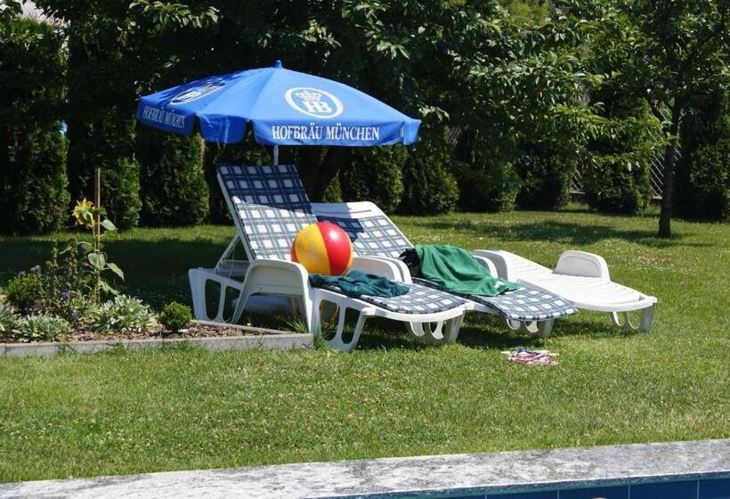 ペンション Kék Vendégház Family Resort