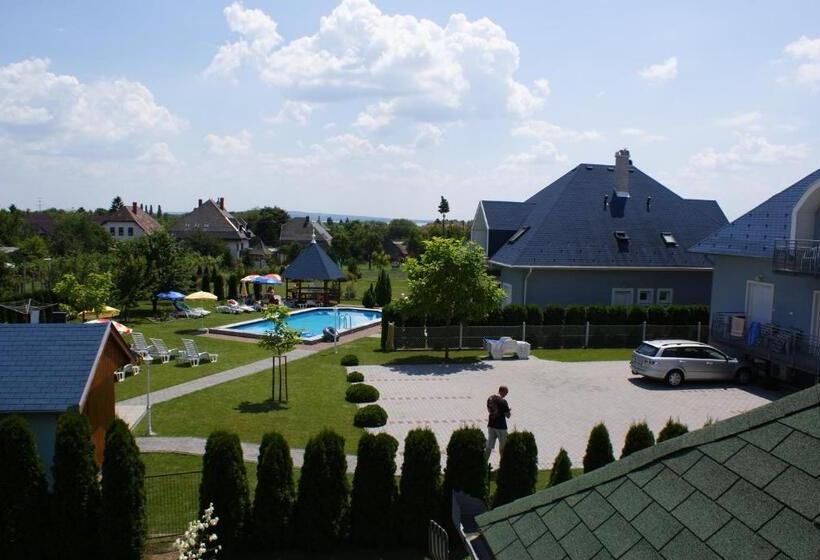 ペンション Kék Vendégház Family Resort