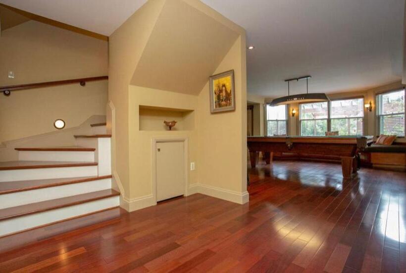 펜션 Luxury Bachelor By Halifax Waterfront  Hot Tub