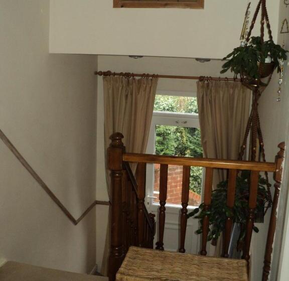 Пансион Maple Lodge