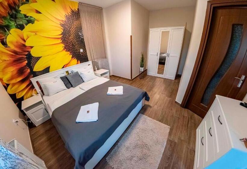 ペンション Napraforgó Vendégház