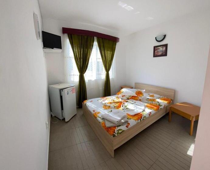 بنسيون Vila Flory & Crystiana