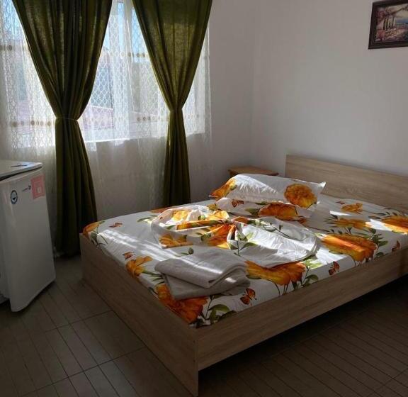 بنسيون Vila Flory & Crystiana