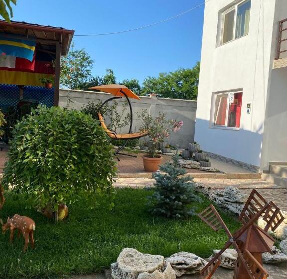 بنسيون Vila Flory & Crystiana