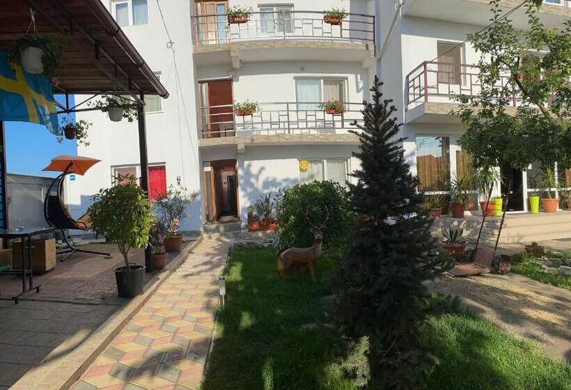 بنسيون Vila Flory & Crystiana