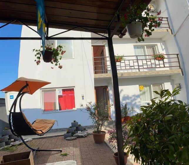 بنسيون Vila Flory & Crystiana