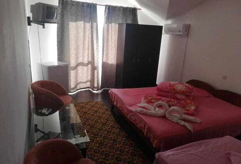 بنسيون Vila Flory & Crystiana