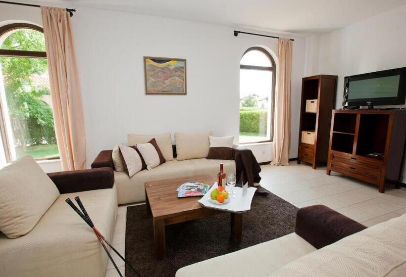 استراحتگاه Bell Tower At Blacksearama Golf&villas