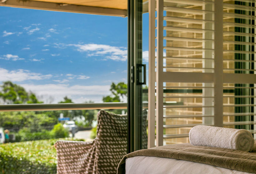 Number 4 James Cook Apartments