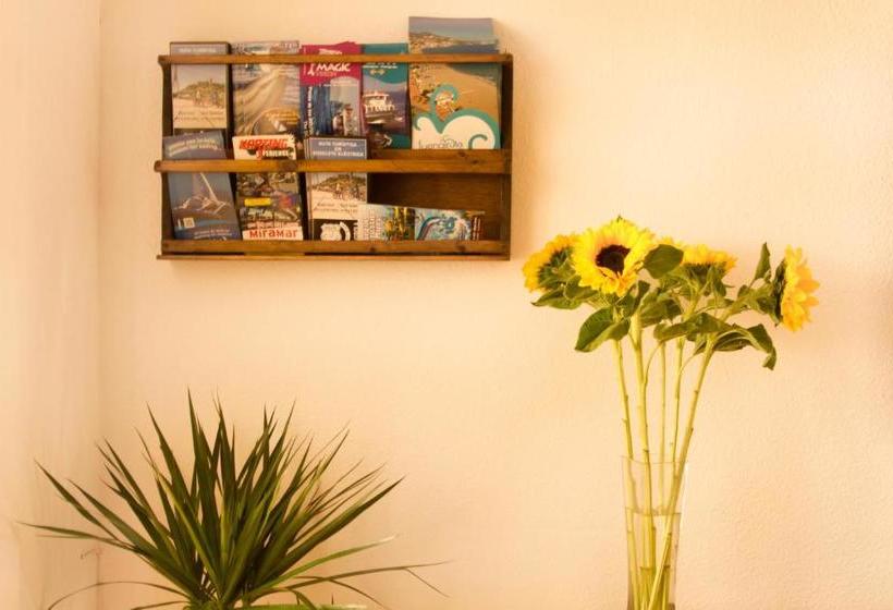 هاستل Hostal Jomarijo