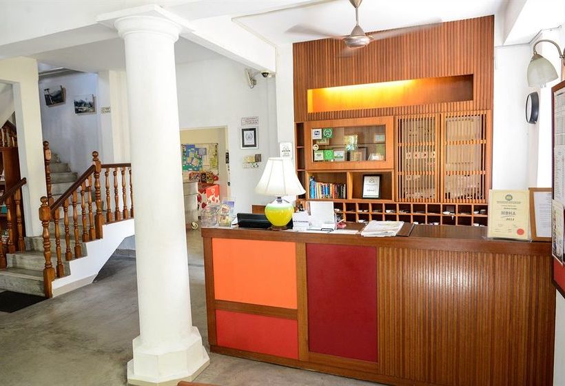 הוסטל Hutton Suites